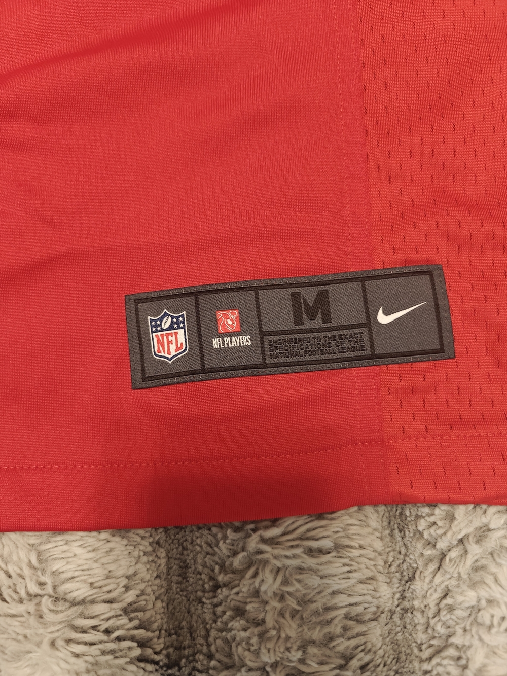 Nike Men’s Kansas City Chiefs Patrick Mahomes #15 Red Football Jersey - Picture 4 of 5